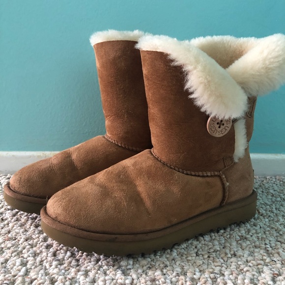 UGG Bailey Button - Picture 3 of 4